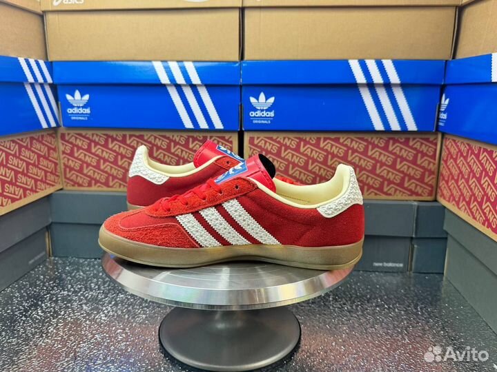 Adidas originals gazelle vintage red