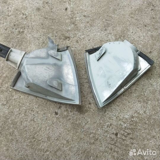 Поворотник правый Skoda Octavia A4