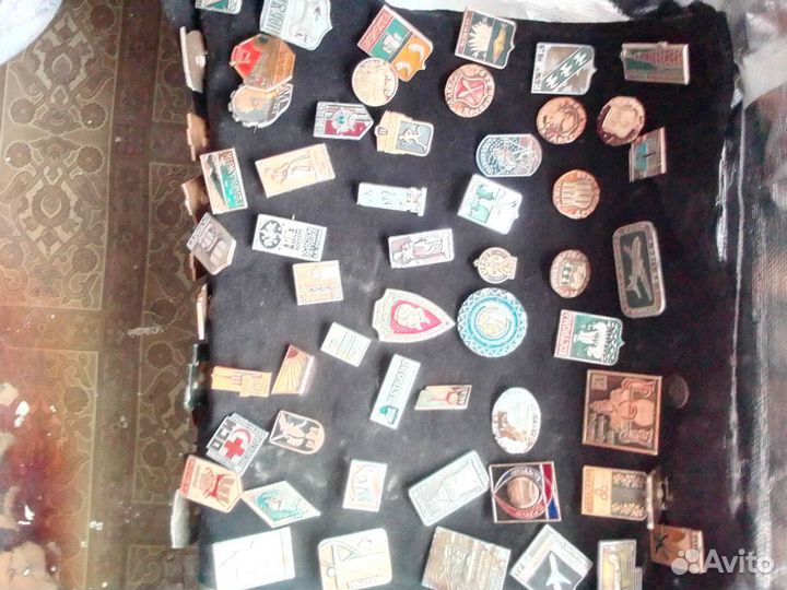 Продам значки