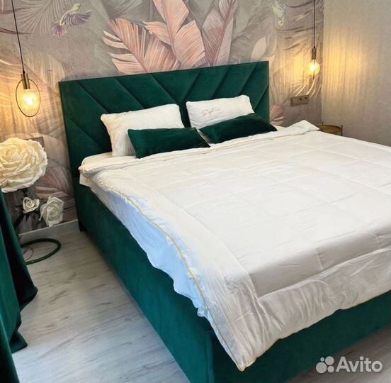 Кровать с мягким изголовьем