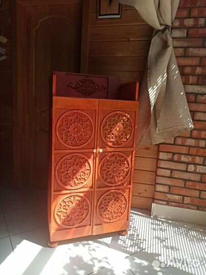 Шкаф резной винтаж