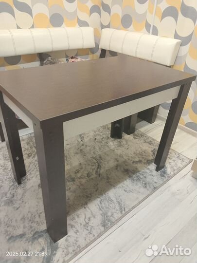 Стол кухонный