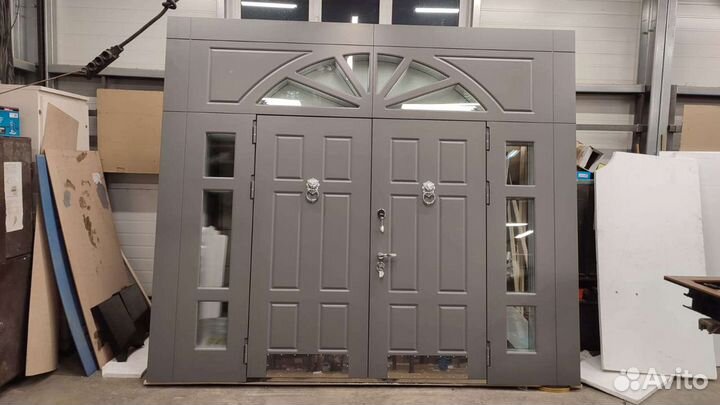 Дверь входная для коттеджа