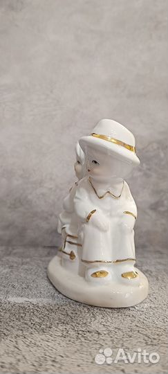 Статуэтка фарфоровая, новая, 11*6 см, высота 11 см