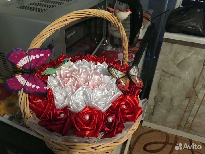Корзинки и букеты из роз