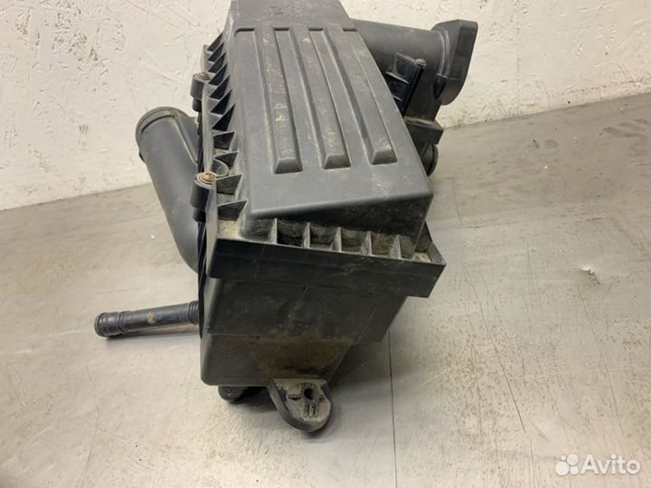 Корпус воздушного фильтра Volkswagen Touran