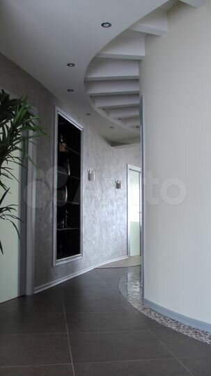 4-к. квартира, 143 м², 4/8 эт.