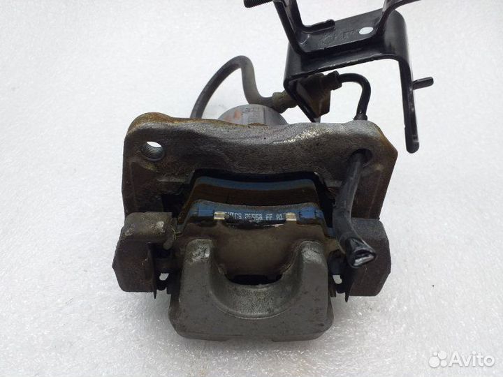 Суппорт тормозной задний левый Toyota Rav4 XA40