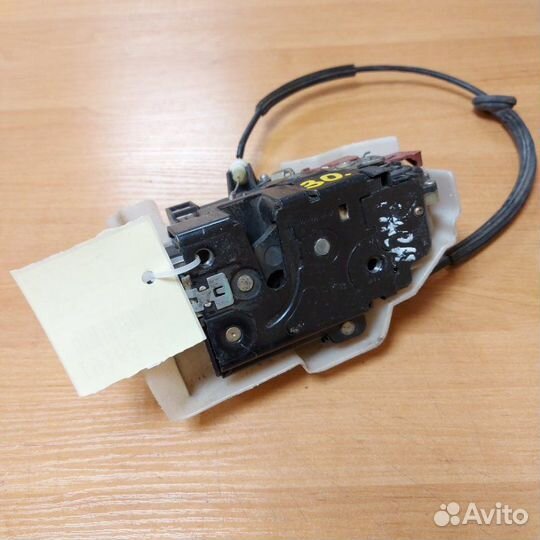 Замок двери передний правый Porsche Cayenne 955