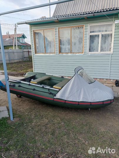 Лодка с мотором