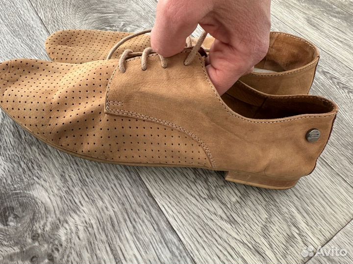 Мягкие летние ботинки с перфорацией кожаные 39 р