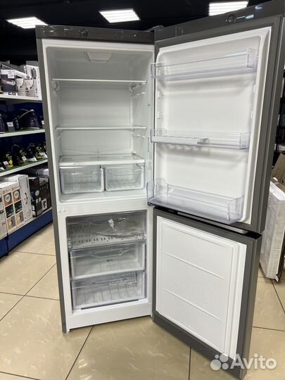 Холодильник Indesit новый