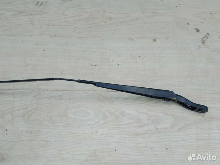 Поводок стеклоочистителя правый Mazda 3 bk