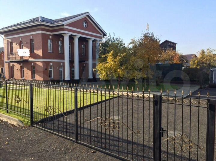 Коттедж 238,4 м² на участке 10 сот.