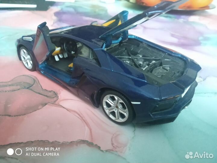 Коллекционная модель Lamborghini Aventador 1:24