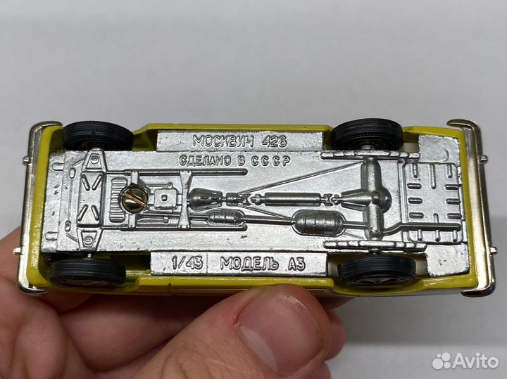 Москвич А3 без ми (3 зажима, цвет, шильдик)