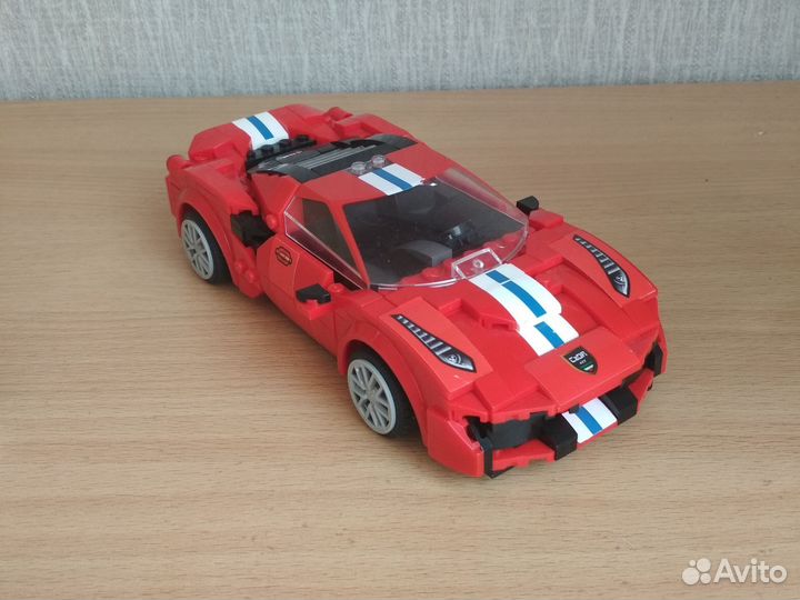 Лего машина Феррари на пульте управления
