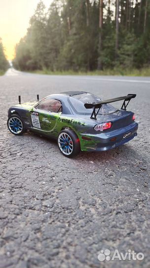 Машина на радиоуправлении для дрифта