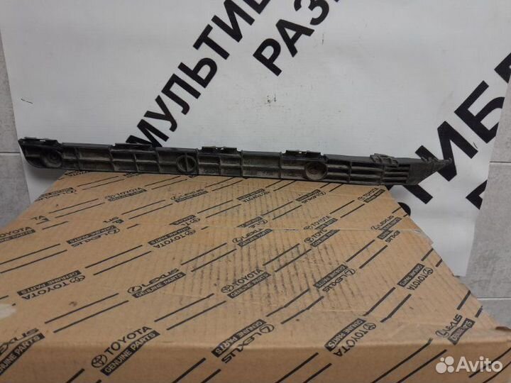 Крепление бампера заднее правое Toyota Camry 40