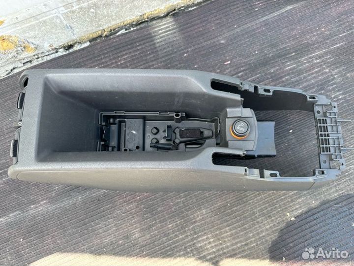 Подлокотник Opel Zafira A05 Z18XER 2010