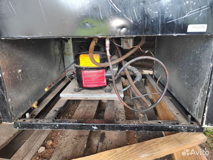 Холодильная витрина бу