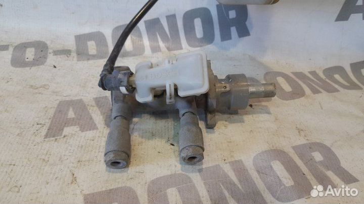 Главный тормозной цилиндр Ford Focus 1