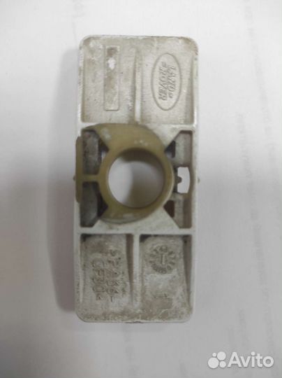 Кронштейн крыла, дистанционный элемент Range Rover