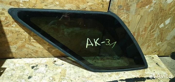 Стекло кузовное левое Kia Sorento 2002-2009