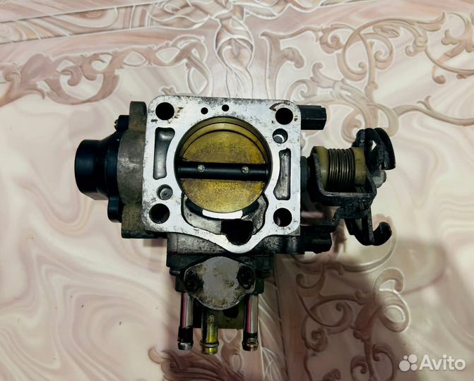 Дроссельная заслонка Toyota 2221074810