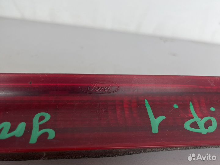 Стоп-сигнал в крышку багажника универсал Форд Фоку