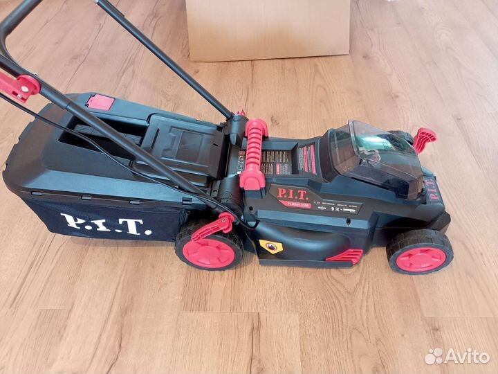 Газонокосилка аккумуляторная