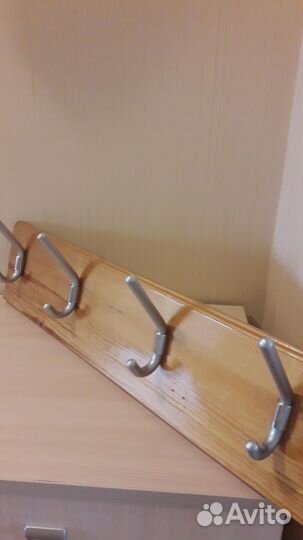 Вешалка для одежды настенная