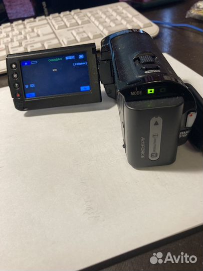 Видеокамера Sony HDR-CX100E и зарядник BC-TRP