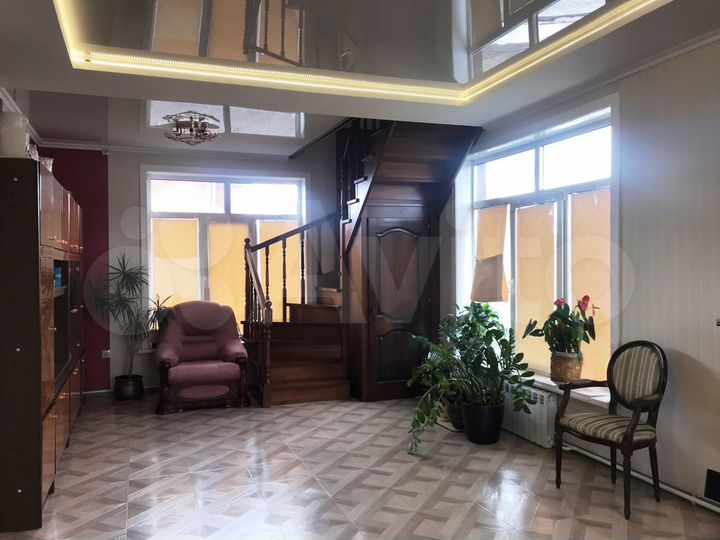 Коттедж 182 м² на участке 10,8 сот.