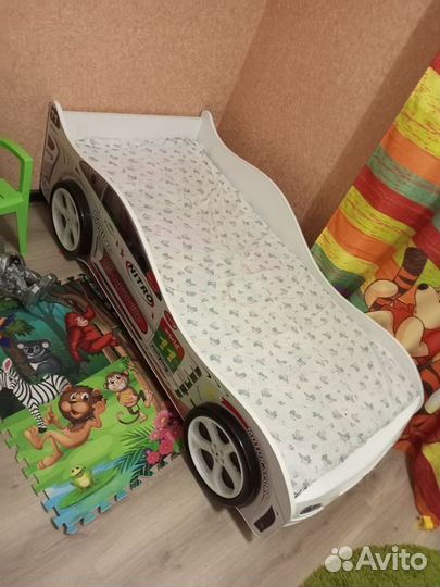 Детская кровать машина с матрасом