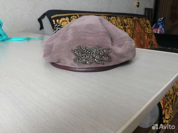 Берет замшевый, купальник 52р