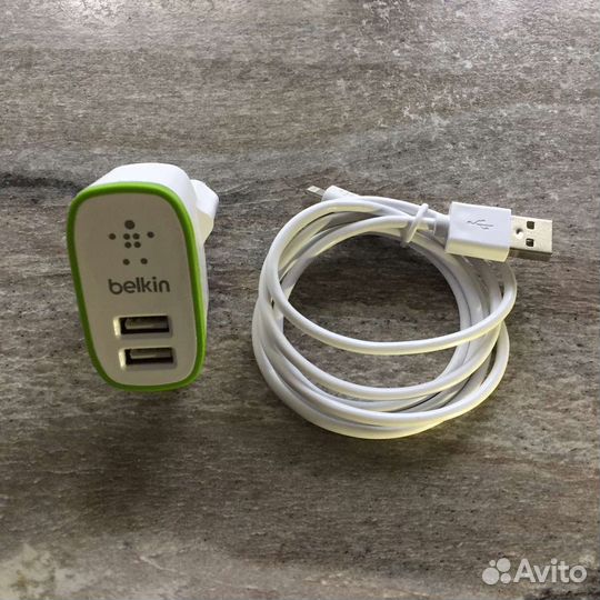 Сетевое зарядное устройство с кабелем Belkin