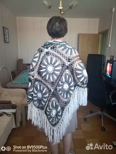 Шаль с вязаная новая