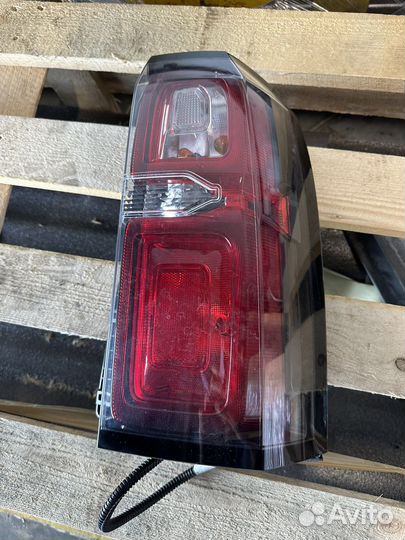 Правый фонарь chevrolet tahoe 4