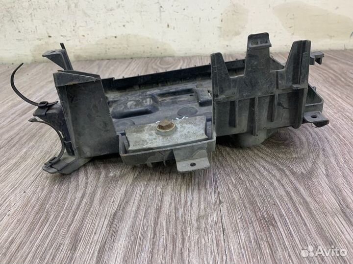 Полка аккумулятора Opel Corsa D