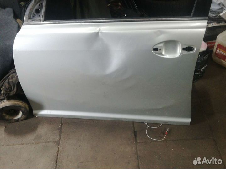 Дверь toyota avensis