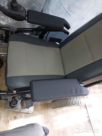 Инвалидная коляска с электроприводом