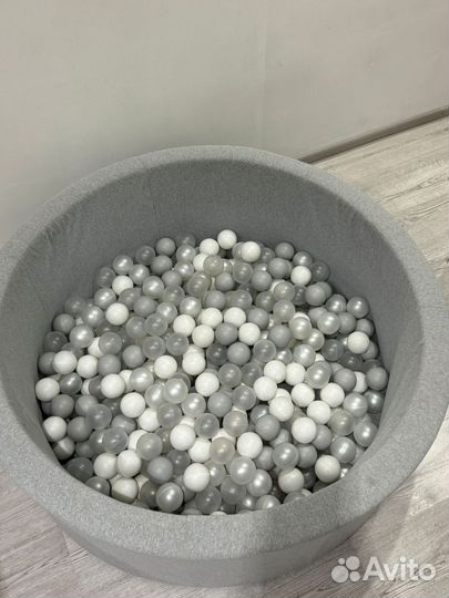 Сухой бассейн с шариками