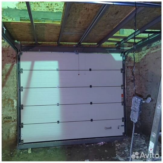 Секционные подъёмные гаражные ворота