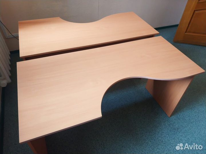 Стол офисный бу и шкаф офисный вещивой