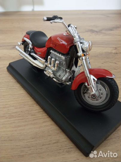 Коллекционная модель Triumph Rocket lll