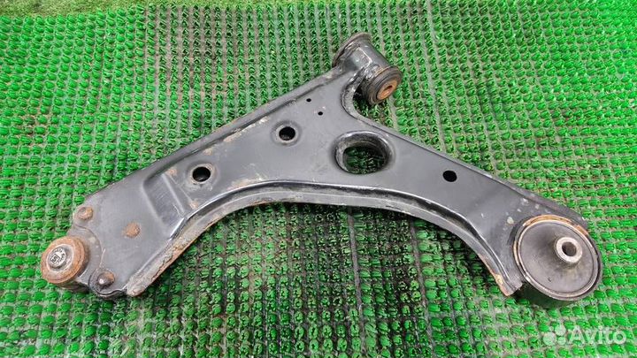 Рычаг передний правый нижний Opel Corsa D 2011