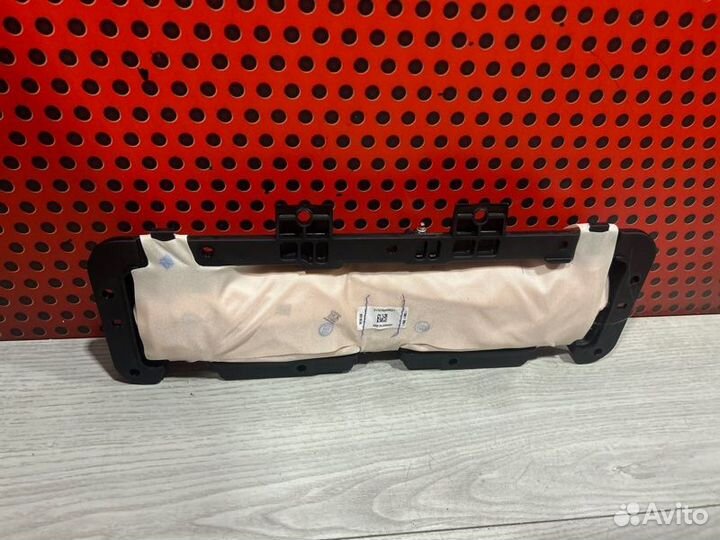 Подушка безопасности в колени Mercedes-Benz Gle