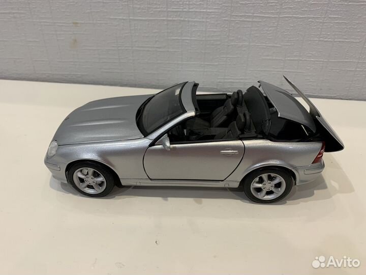 Mercedes slk r170. 1:18 Maisto