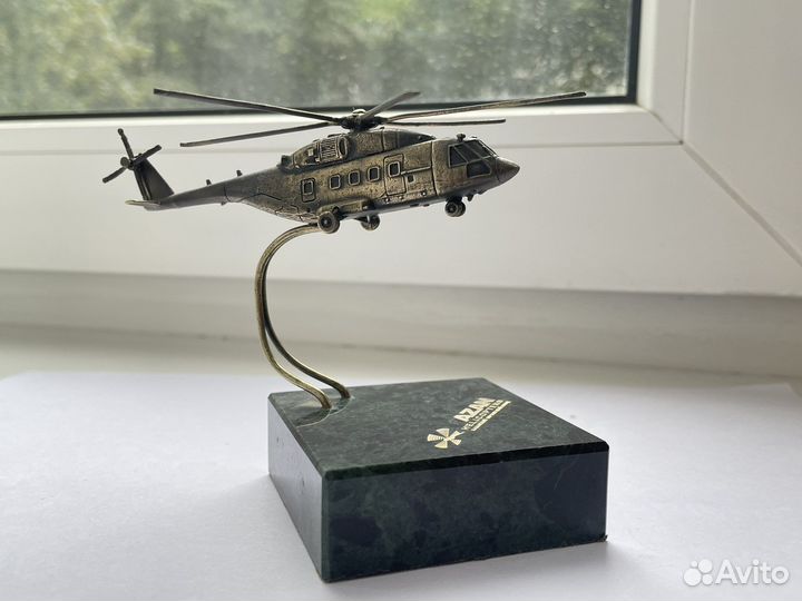 Модель вертолета металлическая